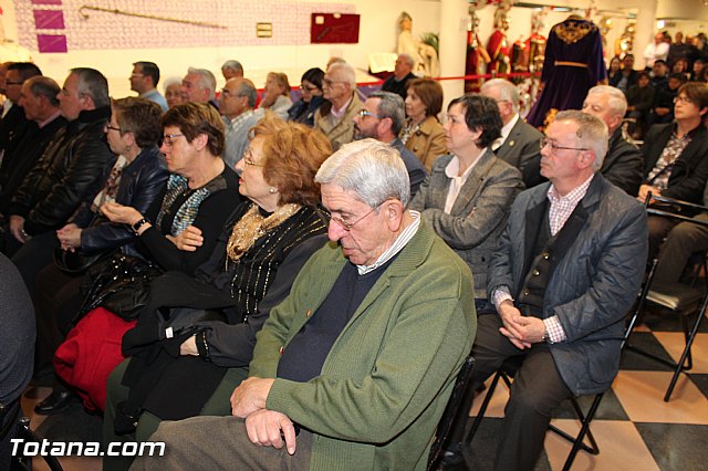 Libro, bandera, pregn y Escudo de Oro. 250 aniversario 