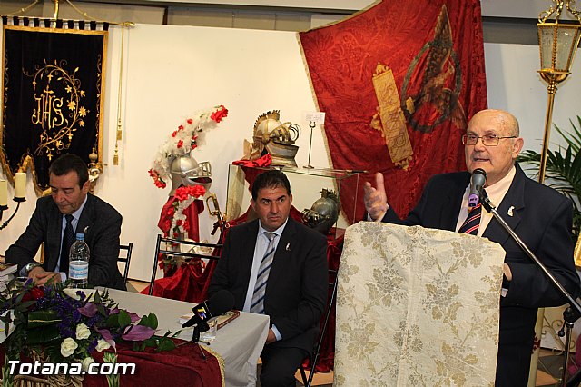 Libro, bandera, pregn y Escudo de Oro. 250 aniversario 