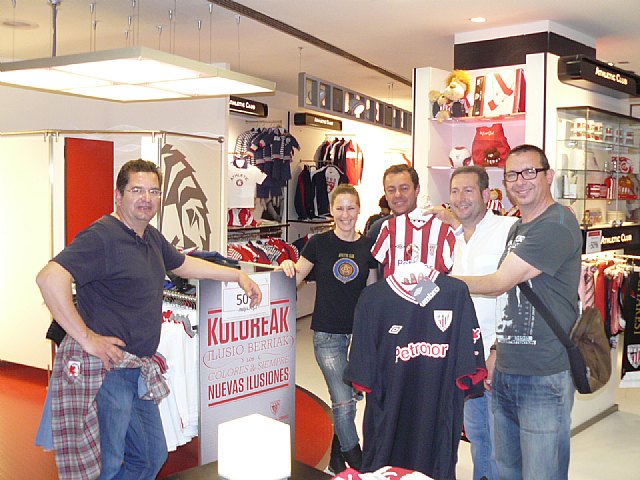 La Pea Athletic de Totana emprendi un viaje a Bilbao para asistir al encuentro entre los equipos del Athletic y el Real Madrid - 193