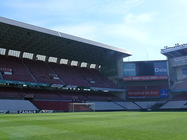 La Pea Athletic de Totana emprendi un viaje a Bilbao para asistir al encuentro entre los equipos del Athletic y el Real Madrid - 243