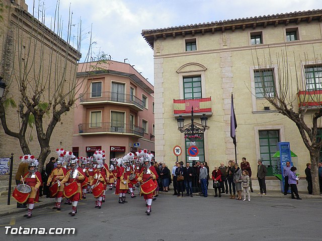Entrega de la bandera a Los Armaos. Totana 2012 - 8