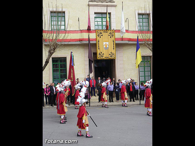 Entrega de la bandera a Los Armaos. Totana 2012 - 45