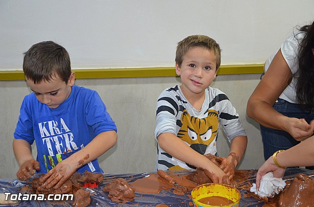 Taller de Manualidades Moldeando el barro - 11