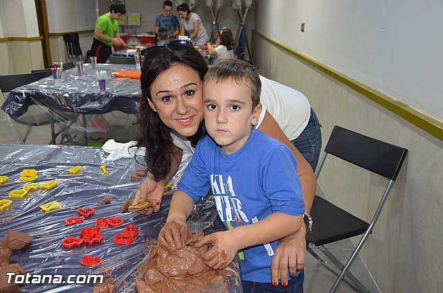 Taller de Manualidades Moldeando el barro - 16