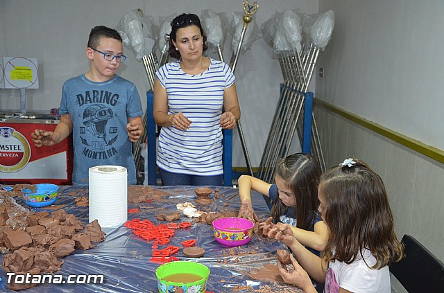 Taller de Manualidades Moldeando el barro - 19