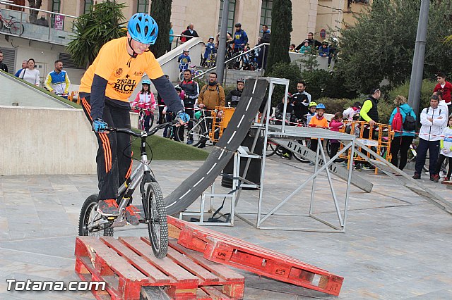 Da de la Bicicleta y exhibicin de Trial  - 404