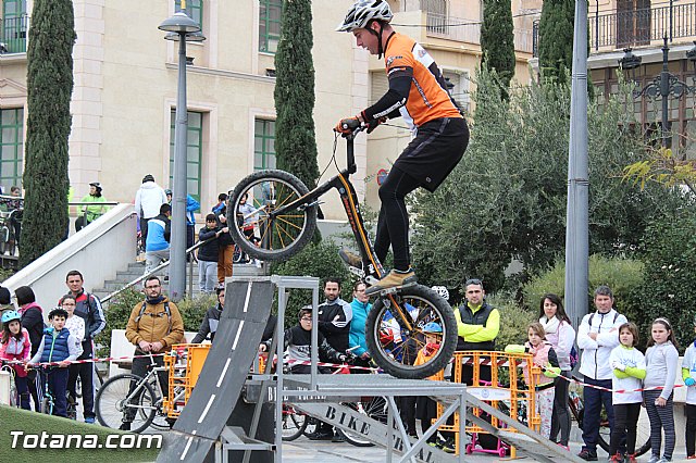 Da de la Bicicleta y exhibicin de Trial  - 490
