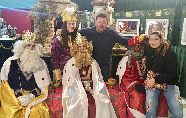La Hermandad de Jess en el Calvario y Santa Cena recibe en Ao Nuevo la visita de SSMM los Reyes Magos  - 2
