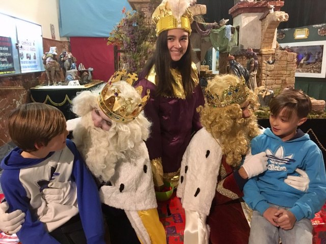 La Hermandad de Jess en el Calvario y Santa Cena recibe en Ao Nuevo la visita de SSMM los Reyes Magos  - 3