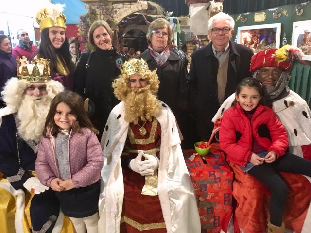 La Hermandad de Jess en el Calvario y Santa Cena recibe en Ao Nuevo la visita de SSMM los Reyes Magos  - 11