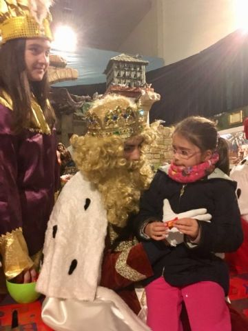 La Hermandad de Jess en el Calvario y Santa Cena recibe en Ao Nuevo la visita de SSMM los Reyes Magos  - 12
