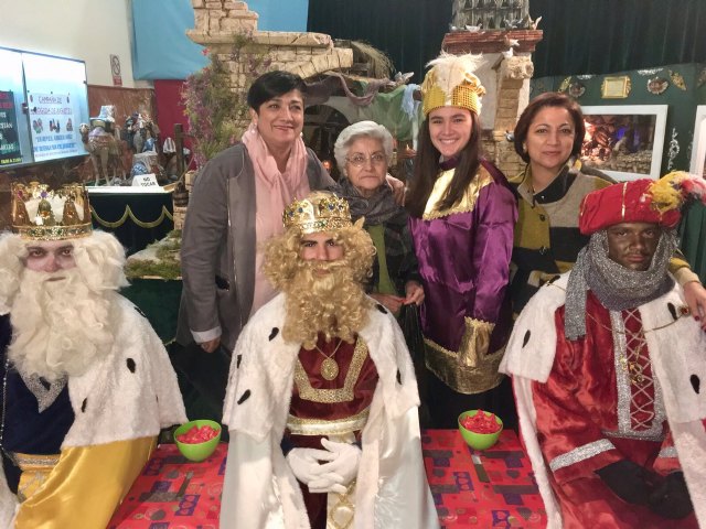 La Hermandad de Jess en el Calvario y Santa Cena recibe en Ao Nuevo la visita de SSMM los Reyes Magos  - 15
