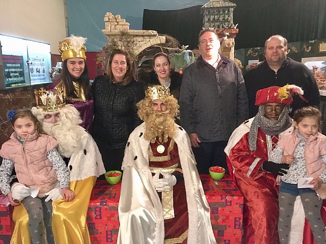 La Hermandad de Jess en el Calvario y Santa Cena recibe en Ao Nuevo la visita de SSMM los Reyes Magos  - 21