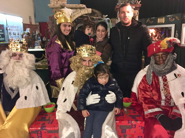 La Hermandad de Jess en el Calvario y Santa Cena recibe en Ao Nuevo la visita de SSMM los Reyes Magos  - 24