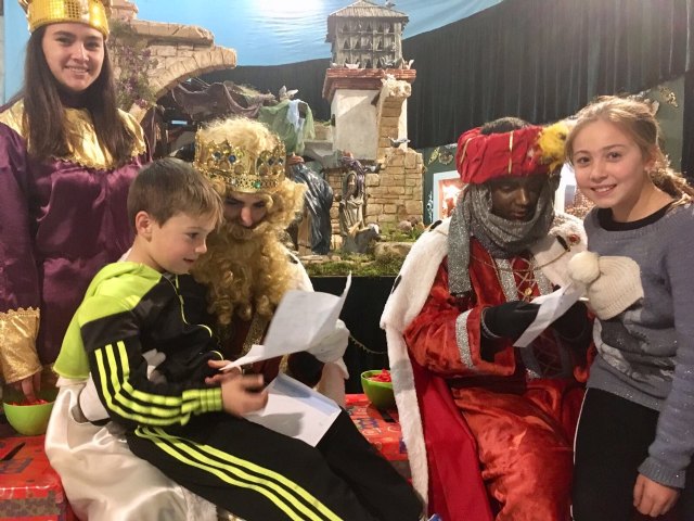 La Hermandad de Jess en el Calvario y Santa Cena recibe en Ao Nuevo la visita de SSMM los Reyes Magos  - 26