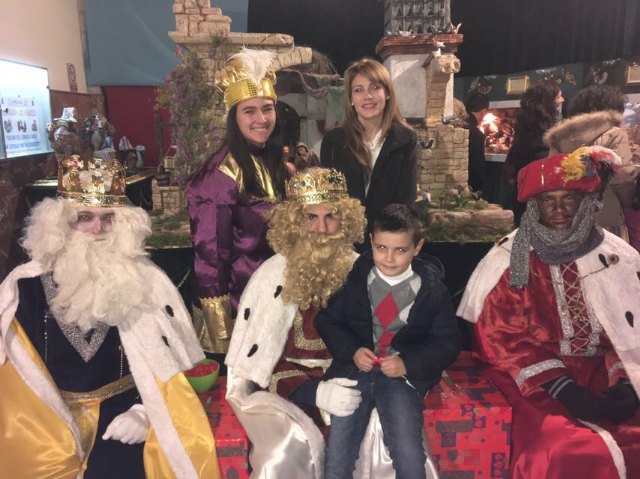 La Hermandad de Jess en el Calvario y Santa Cena recibe en Ao Nuevo la visita de SSMM los Reyes Magos  - 33