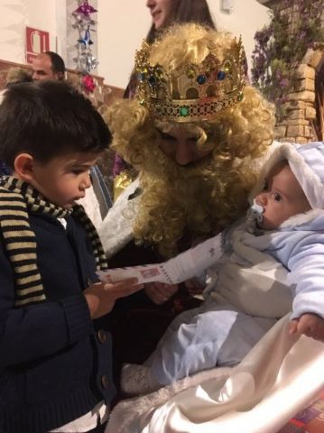 La Hermandad de Jess en el Calvario y Santa Cena recibe en Ao Nuevo la visita de SSMM los Reyes Magos  - 35