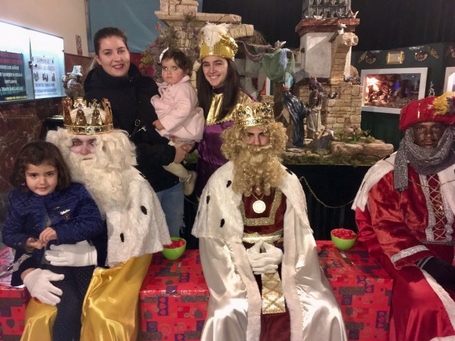 La Hermandad de Jess en el Calvario y Santa Cena recibe en Ao Nuevo la visita de SSMM los Reyes Magos  - 36
