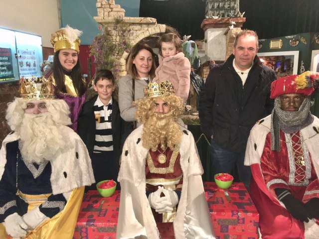 La Hermandad de Jess en el Calvario y Santa Cena recibe en Ao Nuevo la visita de SSMM los Reyes Magos  - 56