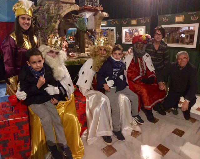 La Hermandad de Jess en el Calvario y Santa Cena recibe en Ao Nuevo la visita de SSMM los Reyes Magos  - 58