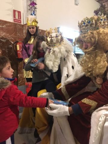 La Hermandad de Jess en el Calvario y Santa Cena recibe en Ao Nuevo la visita de SSMM los Reyes Magos  - 66