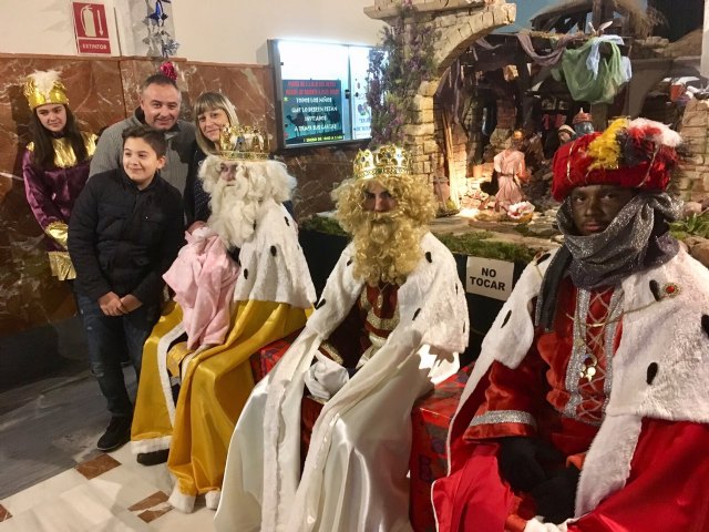 La Hermandad de Jess en el Calvario y Santa Cena recibe en Ao Nuevo la visita de SSMM los Reyes Magos  - 73