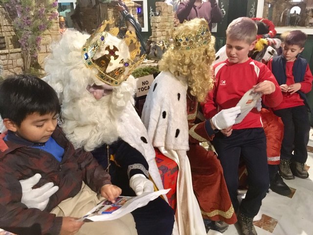 La Hermandad de Jess en el Calvario y Santa Cena recibe en Ao Nuevo la visita de SSMM los Reyes Magos  - 74