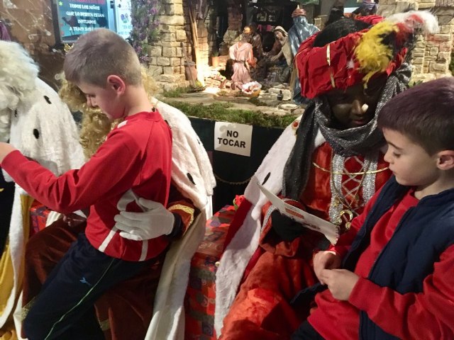 La Hermandad de Jess en el Calvario y Santa Cena recibe en Ao Nuevo la visita de SSMM los Reyes Magos  - 75