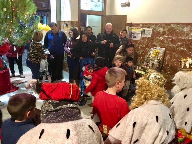 La Hermandad de Jess en el Calvario y Santa Cena recibe en Ao Nuevo la visita de SSMM los Reyes Magos  - 76