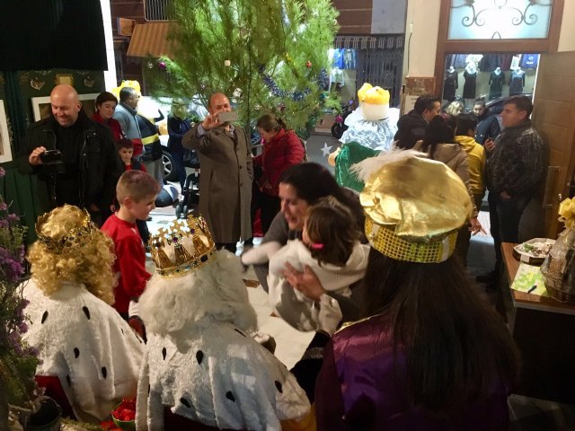 La Hermandad de Jess en el Calvario y Santa Cena recibe en Ao Nuevo la visita de SSMM los Reyes Magos  - 77