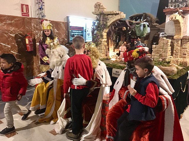 La Hermandad de Jess en el Calvario y Santa Cena recibe en Ao Nuevo la visita de SSMM los Reyes Magos  - 81