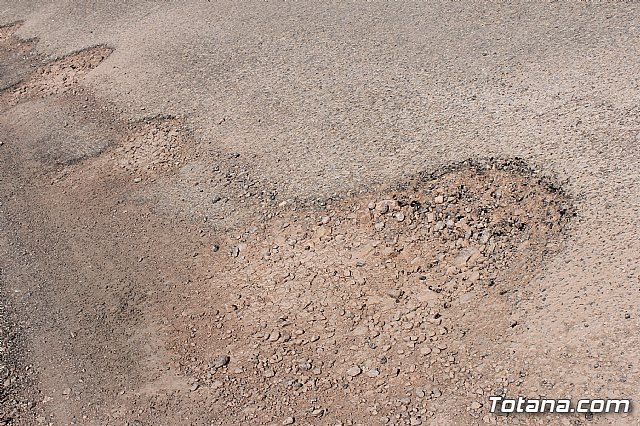 Denuncian el estado calamitoso del camino de los Yesares, en la diputacin de Mort - 77