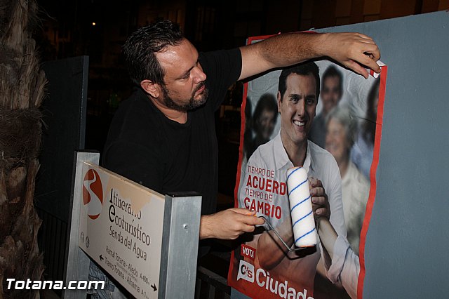 Pegada de carteles - Elecciones Generales 26J - 49