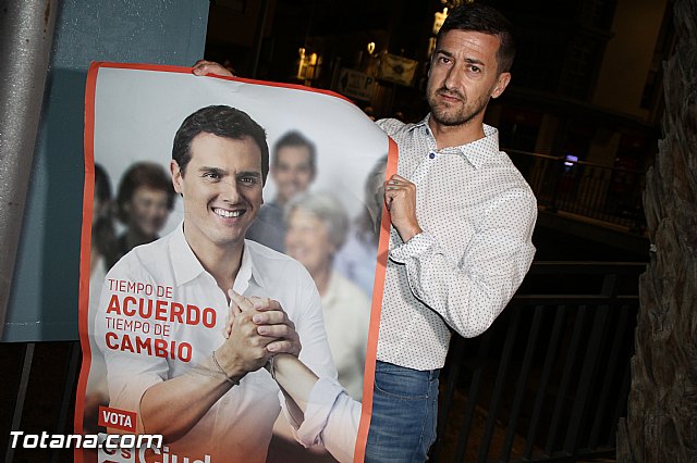 Pegada de carteles - Elecciones Generales 26J - 50