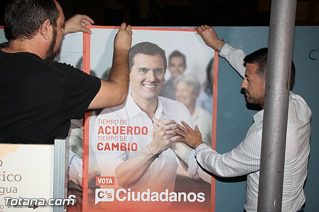 Pegada de carteles - Elecciones Generales 26J - 51