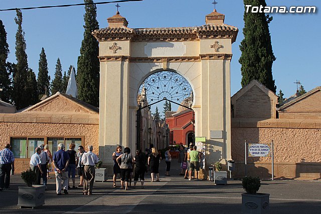 Misa en el Cementerio 