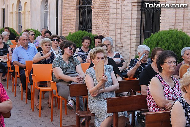 Misa en el Cementerio 