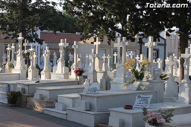 Misa en el Cementerio 