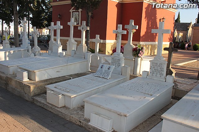 Misa en el Cementerio 