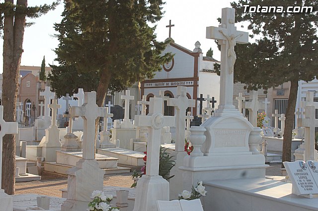 Misa en el Cementerio 