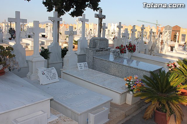 Misa en el Cementerio 