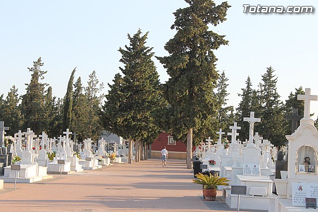 Misa en el Cementerio 