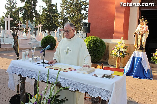 Misa en el Cementerio 