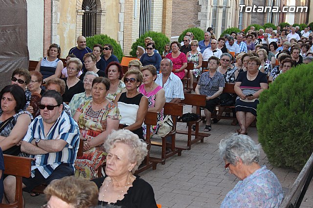Misa en el Cementerio 