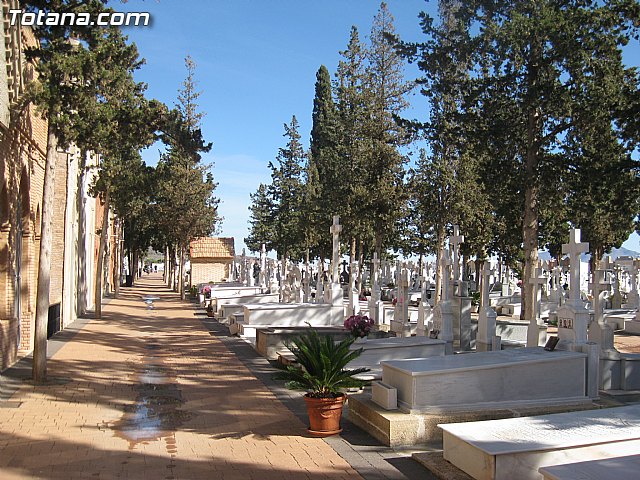 El ayuntamiento pone a punto el cementerio municipal 