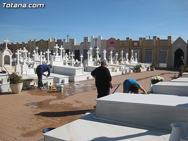 El ayuntamiento pone a punto el cementerio municipal 