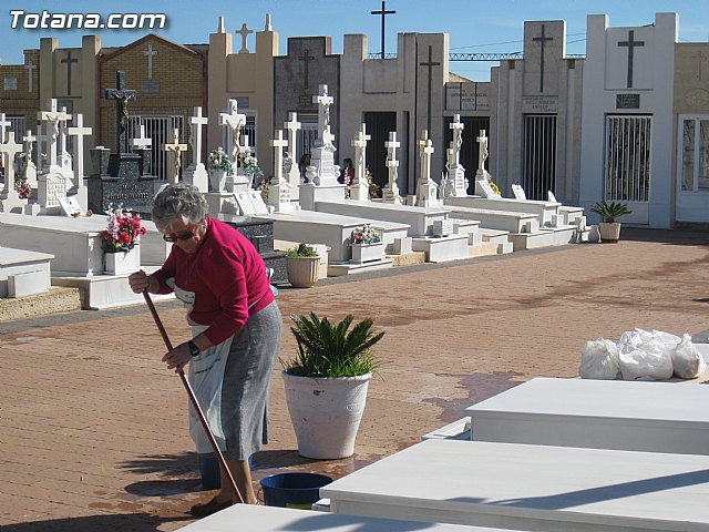 El ayuntamiento pone a punto el cementerio municipal 