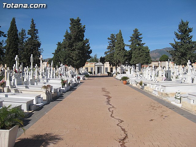 El ayuntamiento pone a punto el cementerio municipal 