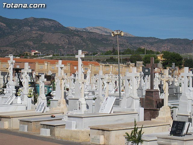 El ayuntamiento pone a punto el cementerio municipal 
