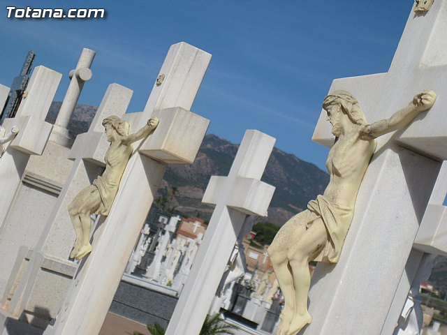 El ayuntamiento pone a punto el cementerio municipal 